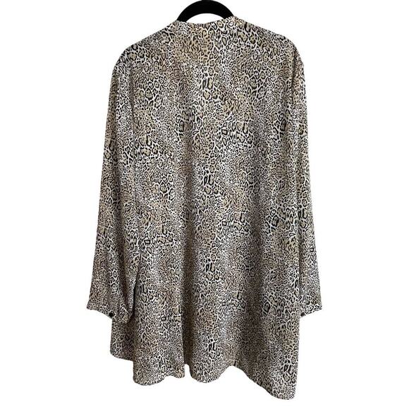 Chico's‎ Size 3 XL Button Up Long Sleeve Animal Print Blouse Brown Tan - Picture 2 of 7